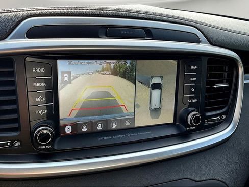 Used 2019 Kia Sorento SX image 17