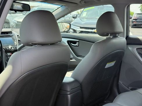 Used 2014 Hyundai Elantra Limited w/ Option Group 03 FWD image 9