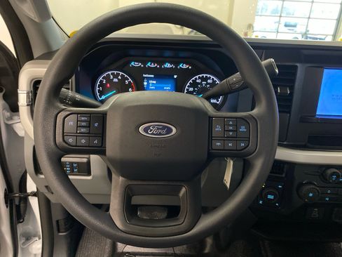 New 2026 Ford F250 XL w/ XL Chrome Package image 17
