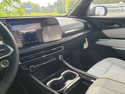 New 2026 Chevrolet Traverse High Country w/ LPO, Floor Liner Package image 22