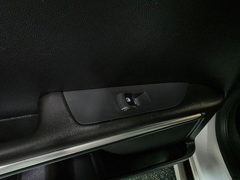 Used 2013 Lincoln MKZ FWD image 21