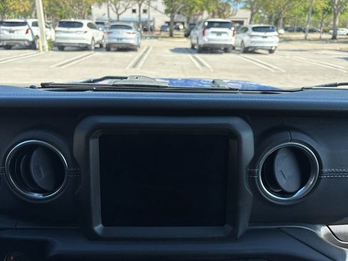 Used 2021 Jeep Gladiator Overland w/ Popular Equipment Package AWD/4WD image 21