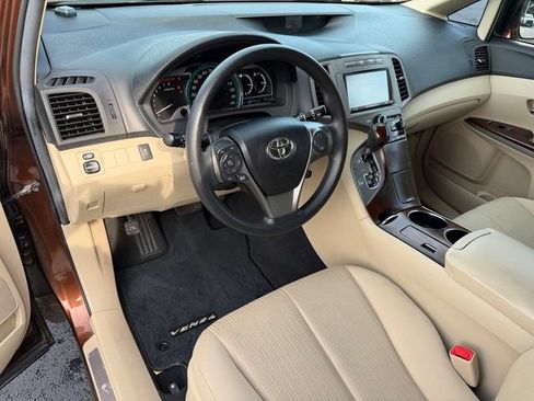 Used 2013 Toyota Venza LE FWD image 13