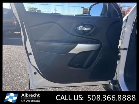 Used 2022 Jeep Cherokee Latitude w/ Sun & Sound Group image 12