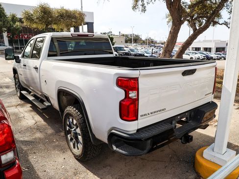 Used 2021 Chevrolet Silverado 2500 Custom w/ Custom Convenience Package image 9