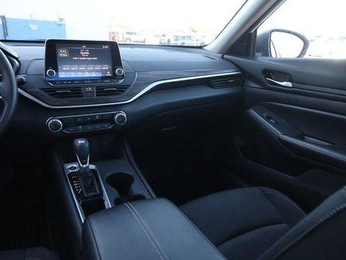 Used 2025 Nissan Altima 2.5 SV image 23