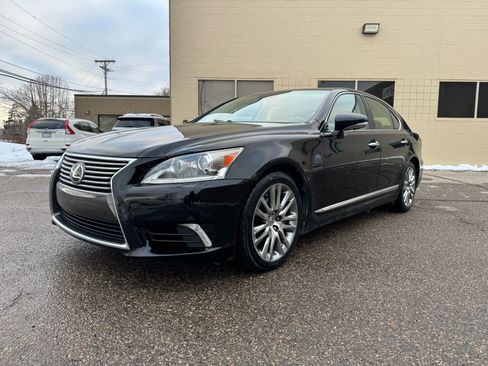 Used 2016 Lexus LS 460 AWD image 3