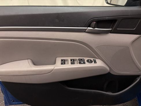 Used 2017 Hyundai Elantra Limited image 9