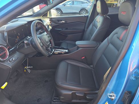 Used 2025 Chevrolet Trax RS w/ Driver Confidence Package image 3