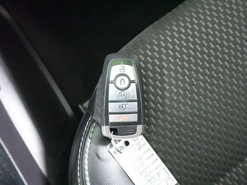 Used 2023 Ford Escape SE image 32