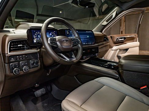 Used 2025 Chevrolet Tahoe Z71 w/ Z71 Off-Road Package image 16