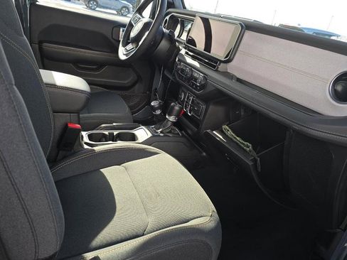 Used 2025 Jeep Wrangler Unlimited Sahara w/ Safety Group image 7