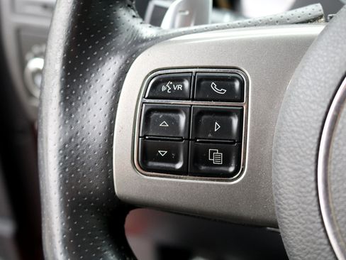 Used 2014 Dodge Challenger SXT image 18