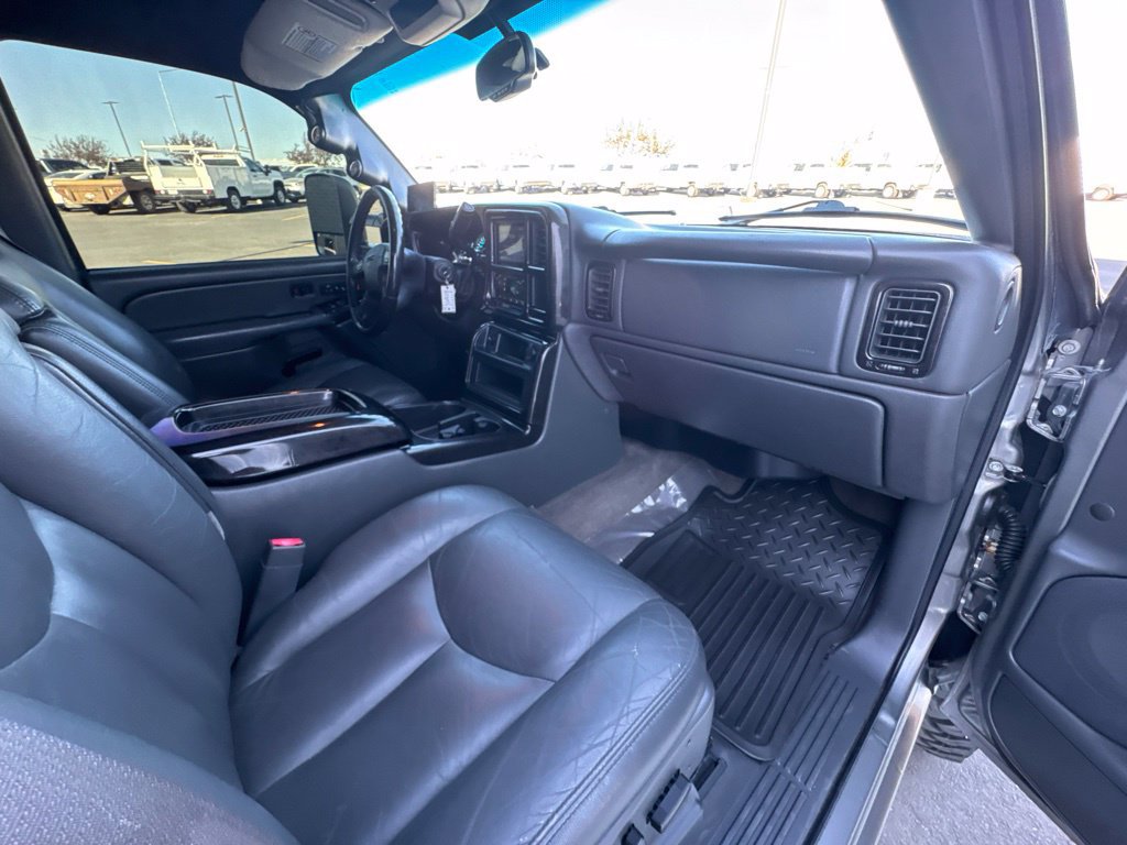 Used 2007 GMC Sierra 3500 SLT w/ Heavy-Duty Power Package AWD/4WD image 34