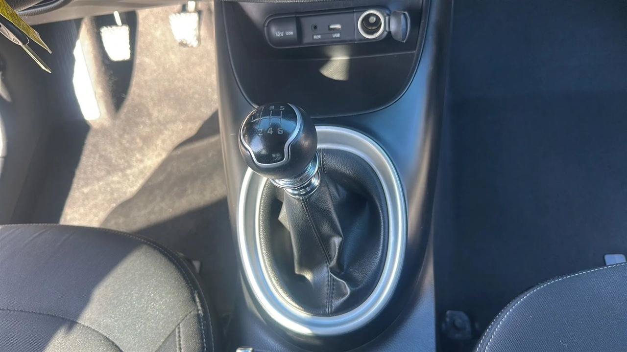 Used 2015 Kia Soul FWD image 33
