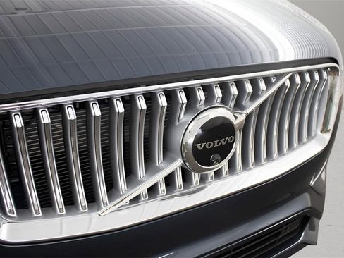 New 2025 Volvo XC90 T8 Plus w/ Protection Package Premier image 8