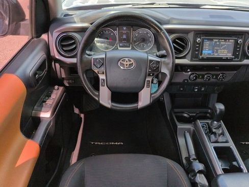 Used 2018 Toyota Tacoma SR5 RWD image 15