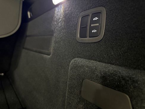 Used 2022 Porsche Cayenne Platinum Edition image 6