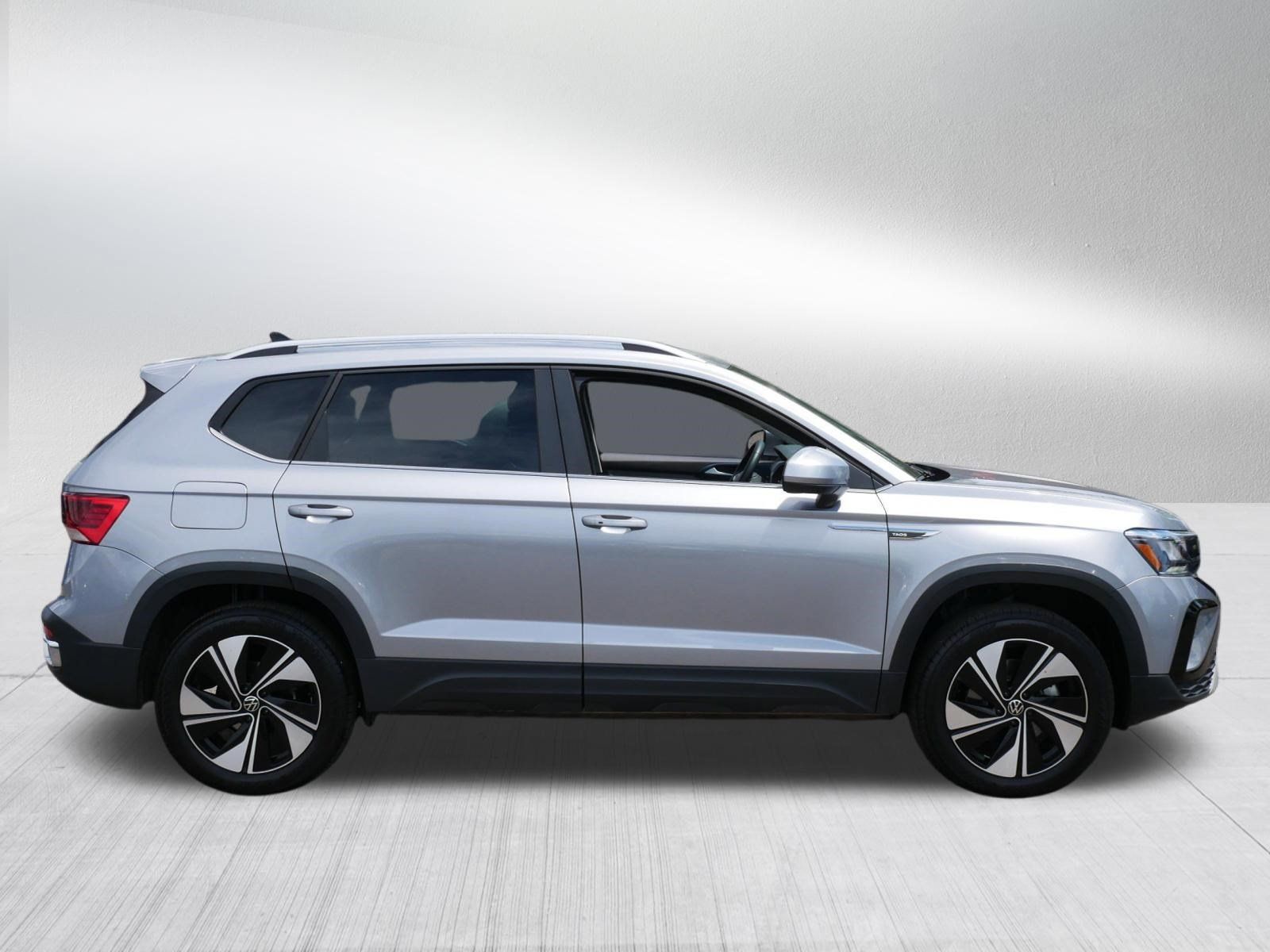 Used 2023 Volkswagen Taos SE w/ Panoramic Sunroof Package AWD/4WD image 8