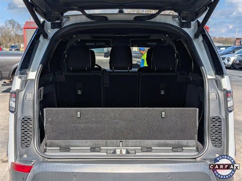Used 2020 Land Rover Discovery SE image 9