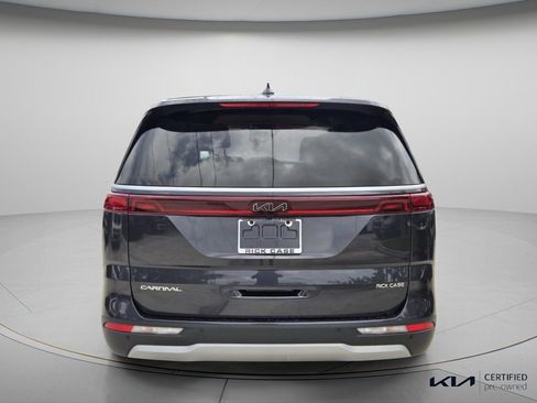 Used 2023 Kia Carnival LX FWD image 6