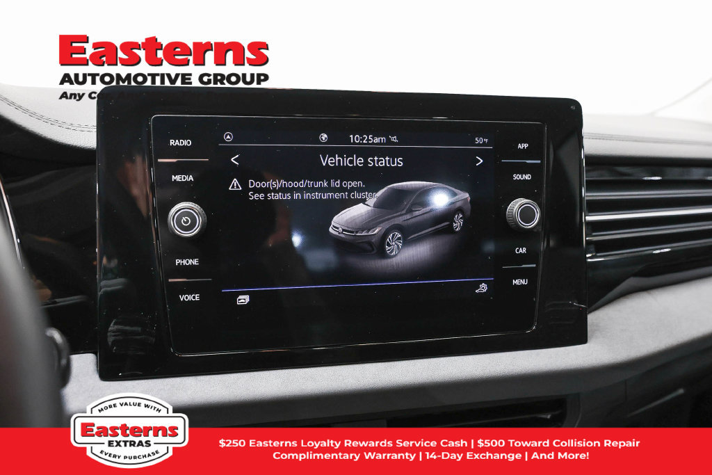 Used 2025 Volkswagen Jetta SE FWD image 19