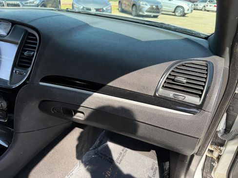 Used 2020 Chrysler 300 S RWD image 28