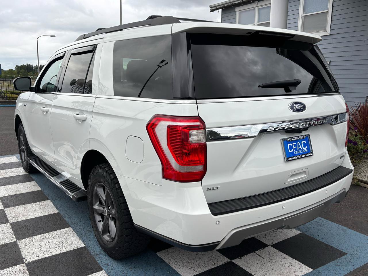 Used 2021 Ford Expedition XLT w/ FX4 Off-Road Package AWD/4WD image 3