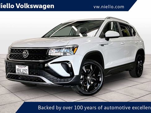 Used 2022 Volkswagen Taos SE image 1
