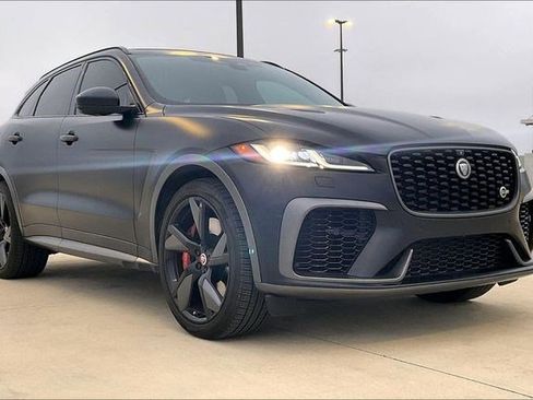 Used 2021 Jaguar F-PACE SVR image 3