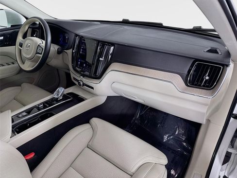 Used 2022 Volvo XC60 B5 Inscription w/ Advanced Package AWD/4WD image 32