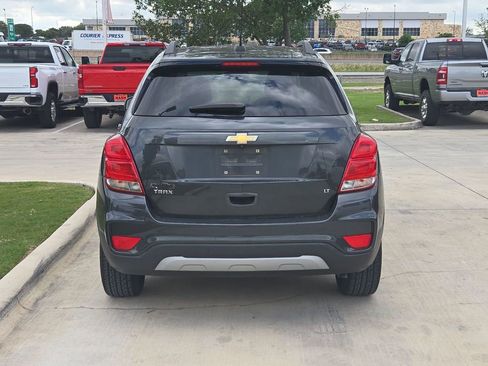 Used 2019 Chevrolet Trax LT w/ LT Convenience Package FWD image 4
