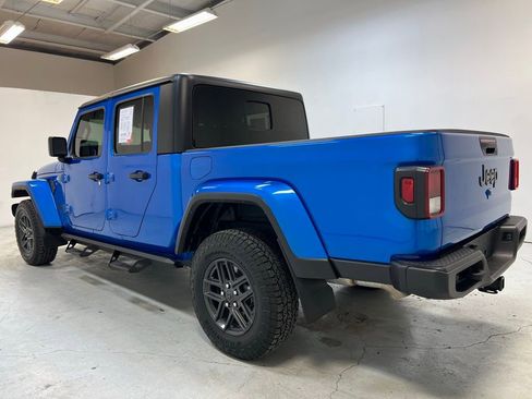 Used 2024 Jeep Gladiator Sport image 10