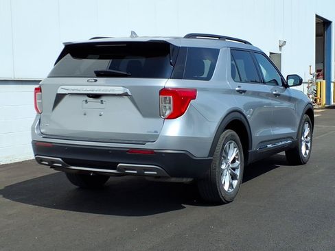 Used 2020 Ford Explorer XLT w/ Equipment Group 202A AWD/4WD image 6