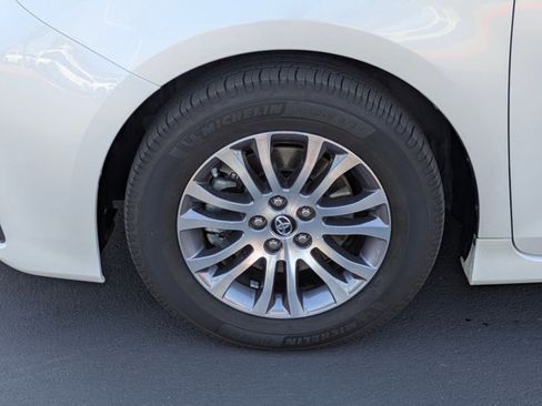 Used 2020 Toyota Sienna XLE w/ XLE Navigation Package image 24