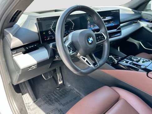 Used 2025 BMW 530i w/ M Sport Package RWD image 9