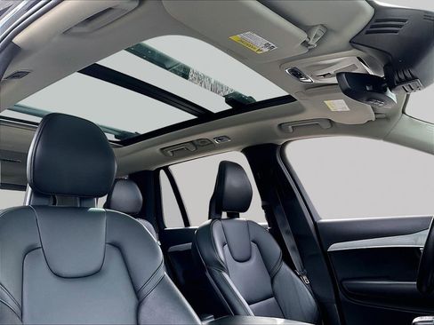 Used 2021 Volvo XC90 T5 Momentum w/ Protection Package Premier image 20