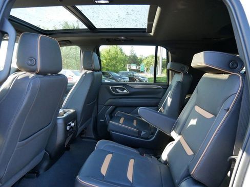 Used 2023 GMC Yukon XL AT4 w/ AT4 Premium Plus Package AWD/4WD image 11