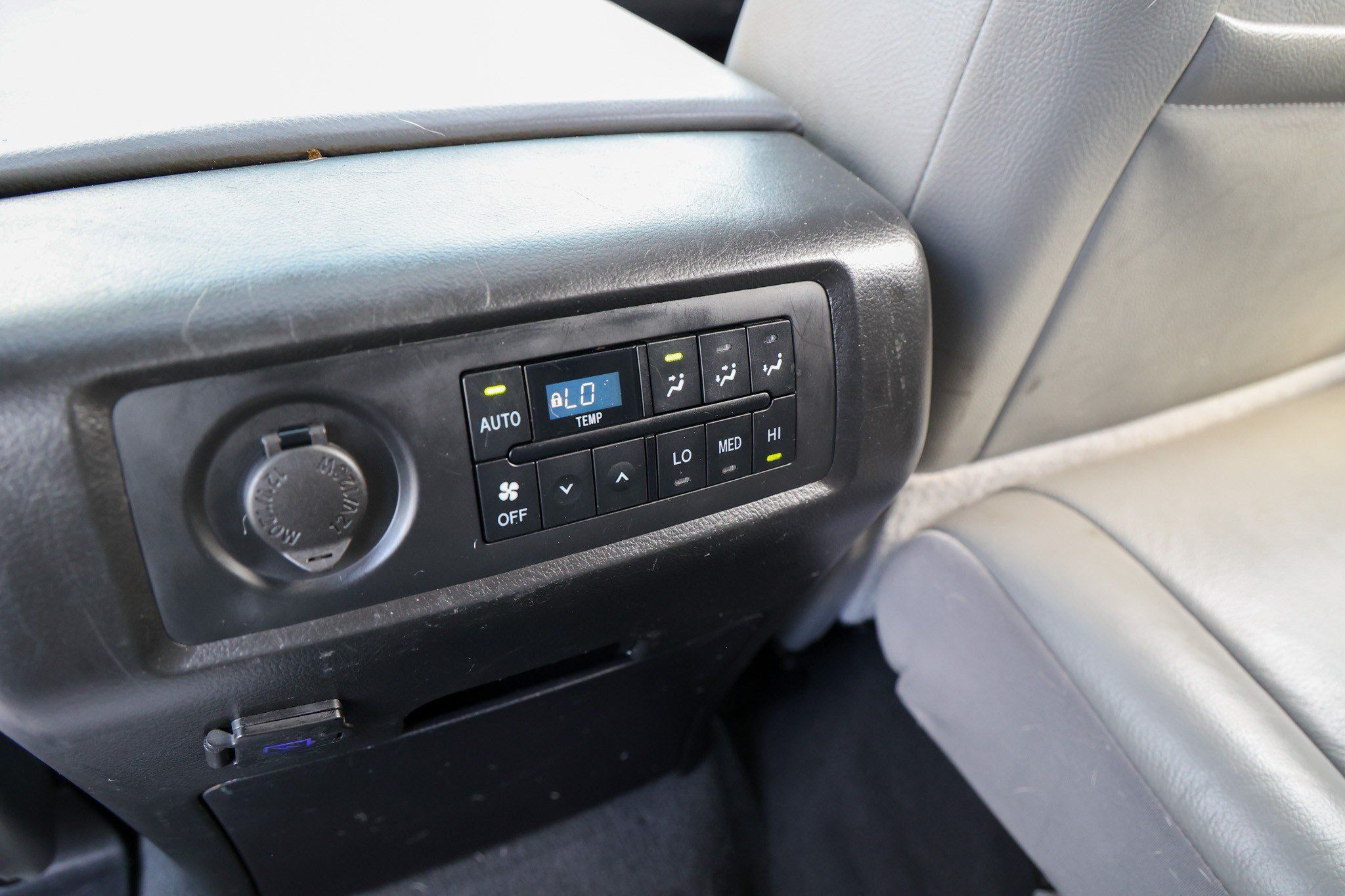 Used 2020 Toyota Sequoia Limited w/ Safety & Convenience Package AWD/4WD image 50