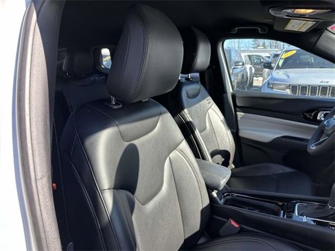 Certified 2024 Jeep Compass Limited image 27