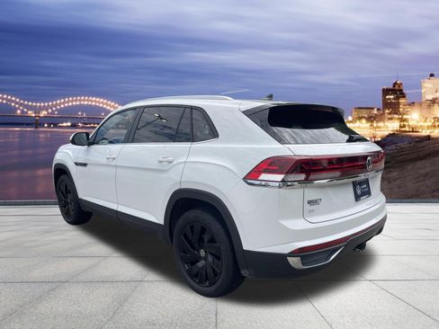 Certified 2025 Volkswagen Atlas Cross Sport SE w/ Panoramic Sunroof Package FWD image 3