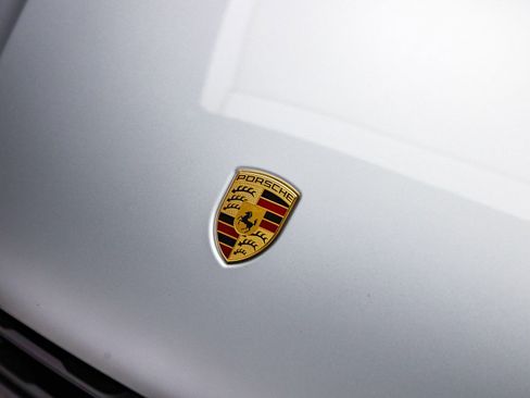 Used 2025 Porsche Macan image 12