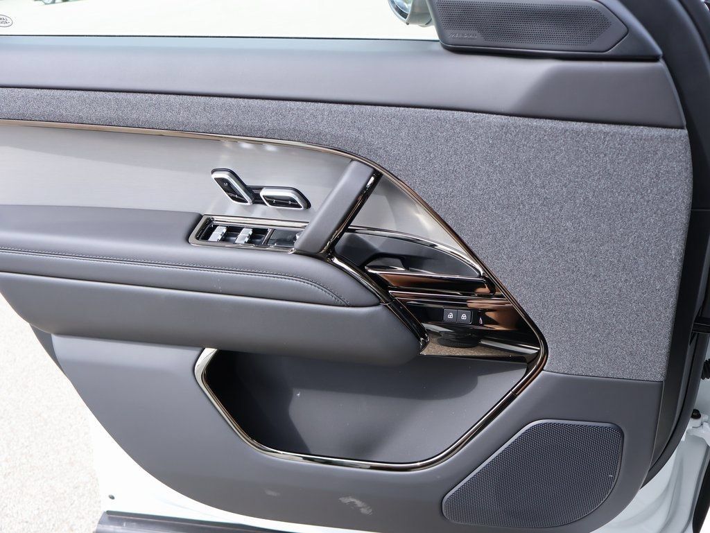 New 2025 Land Rover Range Rover Sport Dynamic SE AWD/4WD image 36