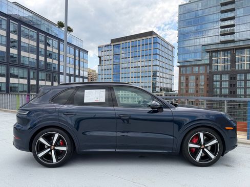 Certified 2026 Porsche Cayenne GTS AWD/4WD image 8