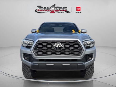 Used 2023 Toyota Tacoma TRD Off-Road w/ TRD Premium Off Road Package image 4