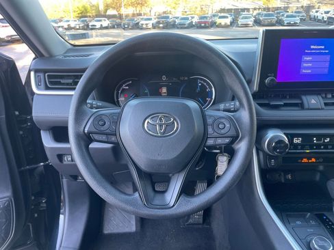 Used 2025 Toyota RAV4 LE image 32