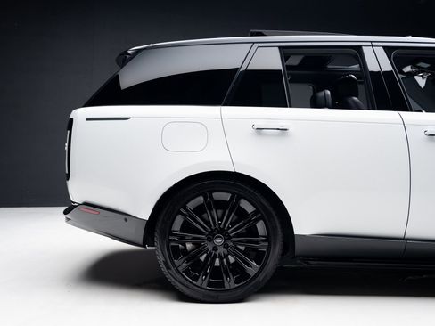 Used 2023 Land Rover Range Rover SE image 33
