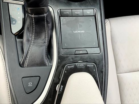 Used 2019 Lexus UX 200 image 32