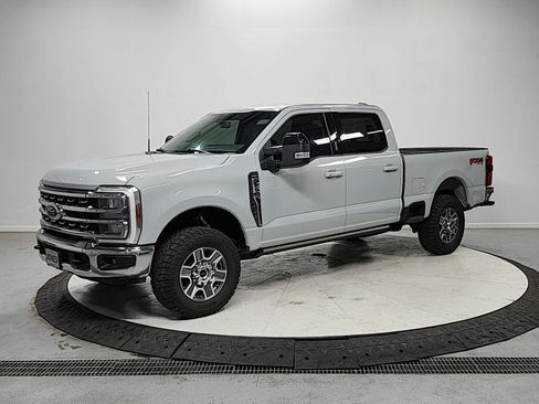 Used 2025 Ford F250 Lariat w/ FX4 Off-Road Package AWD/4WD image 3