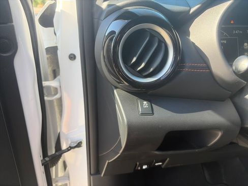 Used 2019 Nissan Kicks SR w/ SR Premium Package FWD image 29